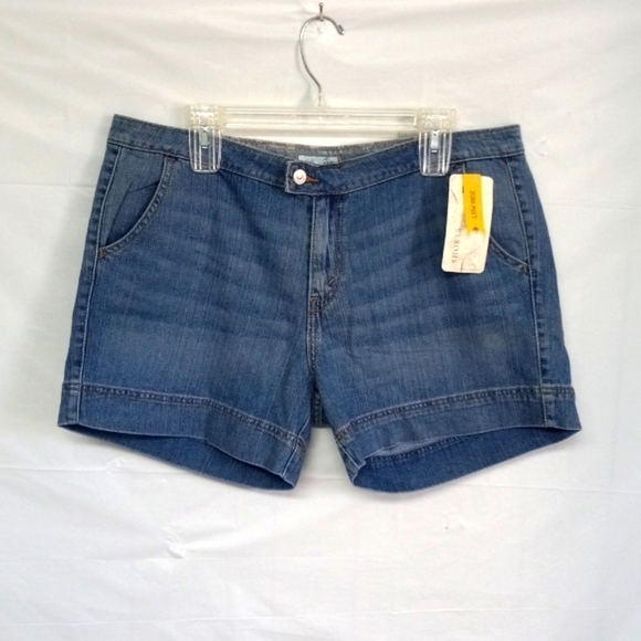 Levi's Pants - Nwt  WOMENS LEVI'S 545 denim Shorts low rise slim fit womens sz 16